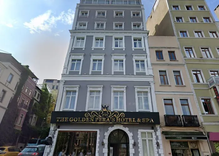 The Golden Pera's & מלון 3*