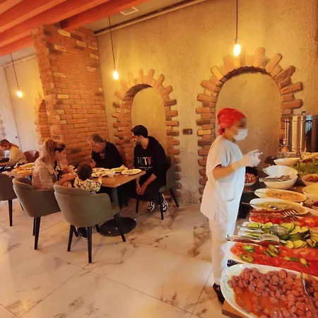 The Golden Pera's & Hotel 3*