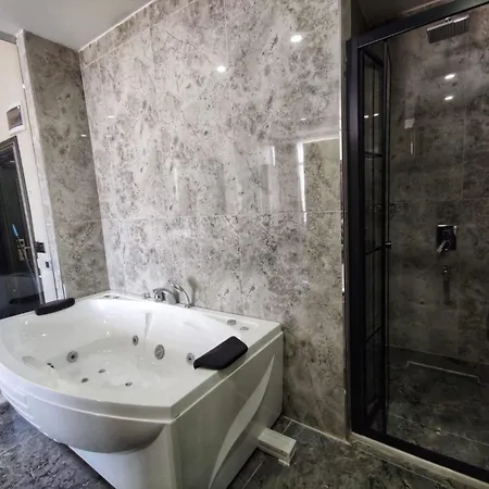 Hotel The Golden Pera's & 3*