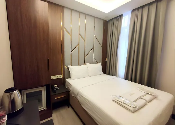 Hotel The Golden Pera's & 3*