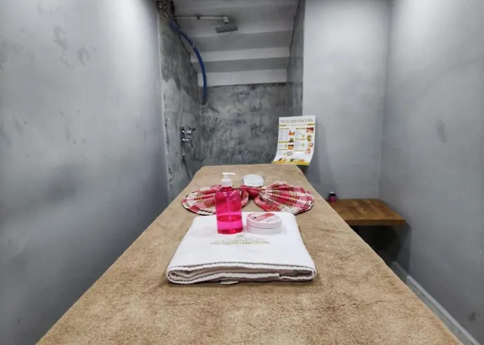 The Golden Pera's & 3*