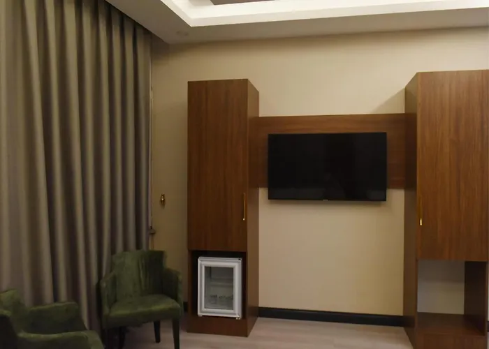 The Golden Pera's & Hotel 3*