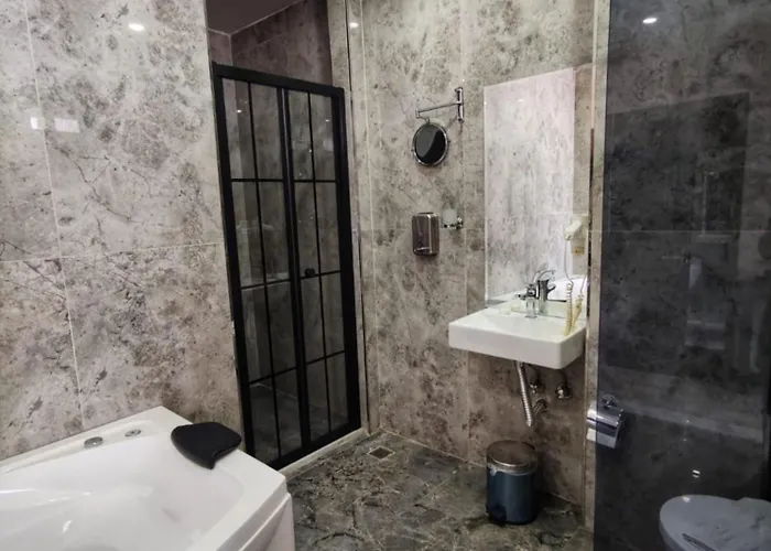 The Golden Pera's & Hotel