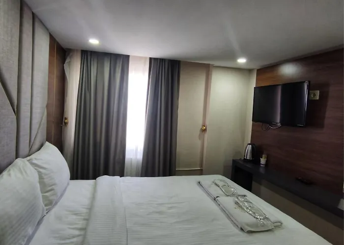 The Golden Pera's & Hotel 3*