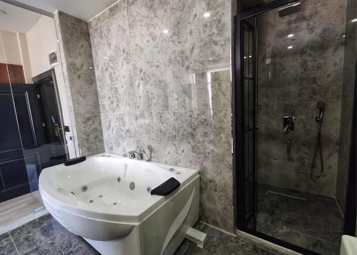 Hotel The Golden Pera's & 3*