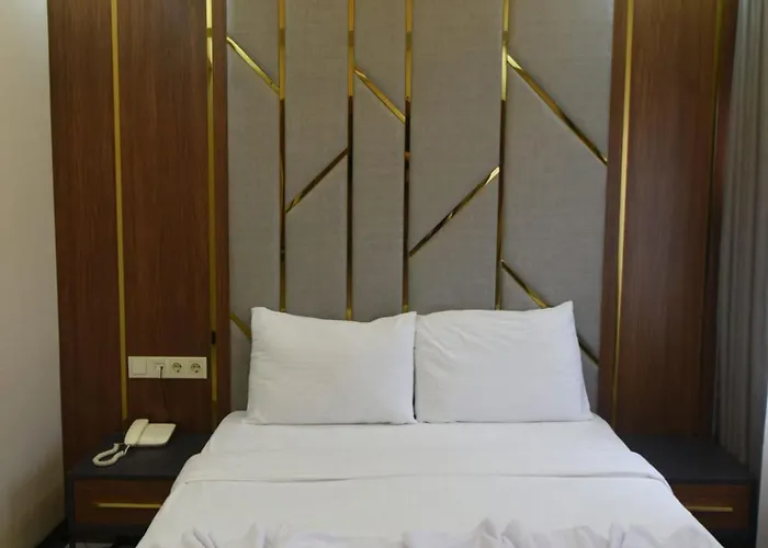 The Golden Pera's & 3*