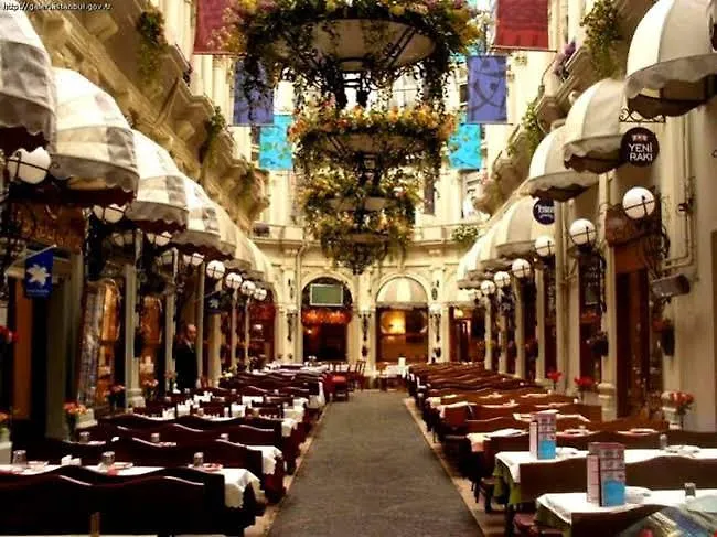 Hotel The Golden Pera's &