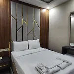 The Golden Pera's & 3*