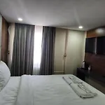 The Golden Pera's & Hotel 3*