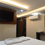 The Golden Pera's & 3*