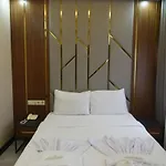 The Golden Pera's & 3*