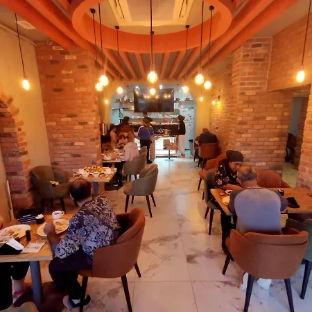 The Golden Pera's & 호텔