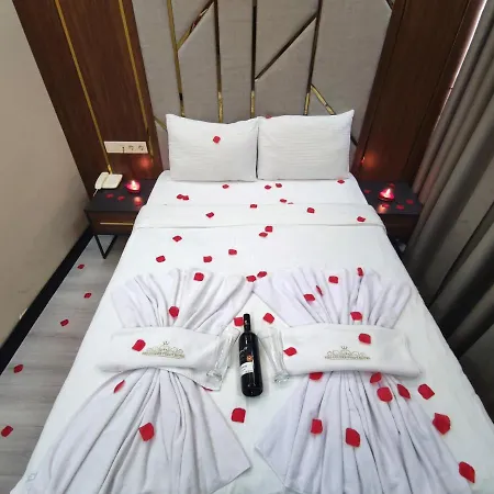 Hotel The Golden Pera's & 3*