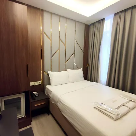 Hotel The Golden Pera's & 3*