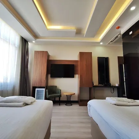 Otel The Golden Pera's & 3*