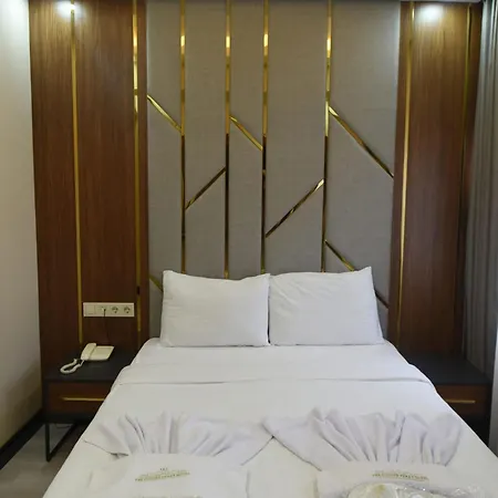 The Golden Pera's & 3*