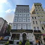 The Golden Pera's & Ξενοδοχείο 3*