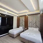 Ξενοδοχείο The Golden Pera's & 3*
