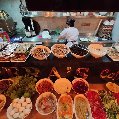 The Golden Pera's & ホテル イスタンブール