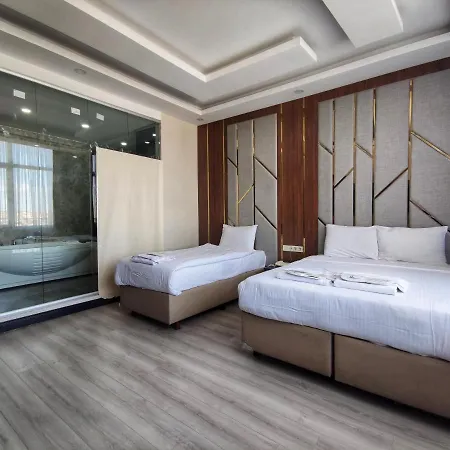 The Golden Pera's & イスタンブール