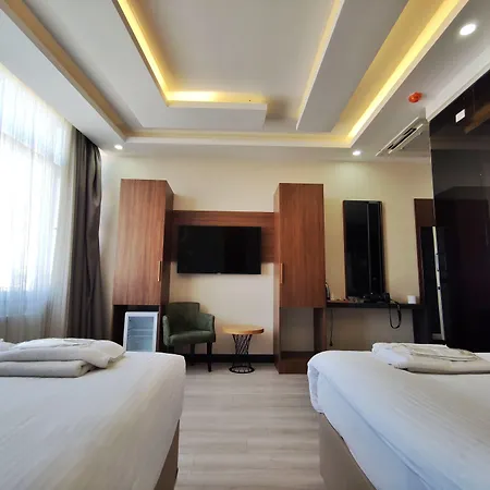 The Golden Pera's & 3*